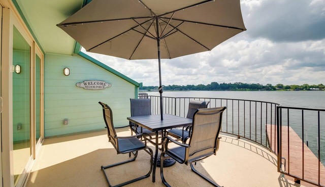 Lake Conroe Condo: Balcony, Views & Pool Access! in Willis