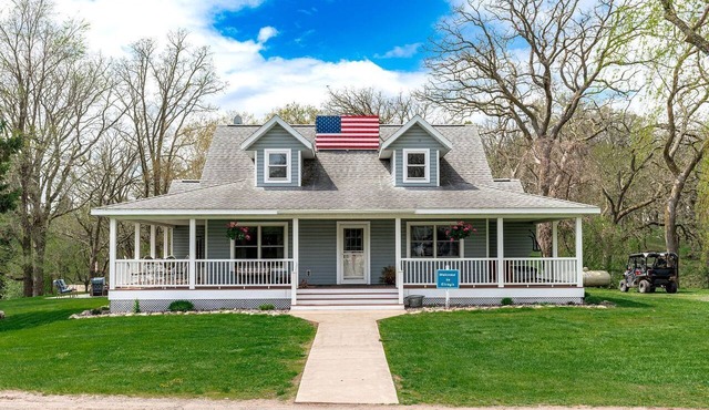 Lakefront Cottage Fully Equipped with Excellent Location in Saint Croix Falls, Wisconsin in Saint Croix Falls