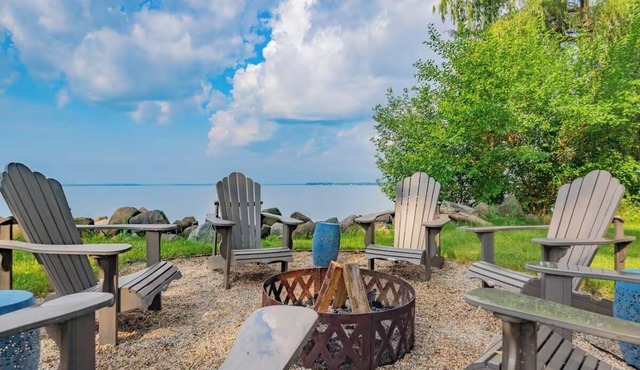Lakefront Fire Pit + Deck View Private Balcony in Fort Atkinson