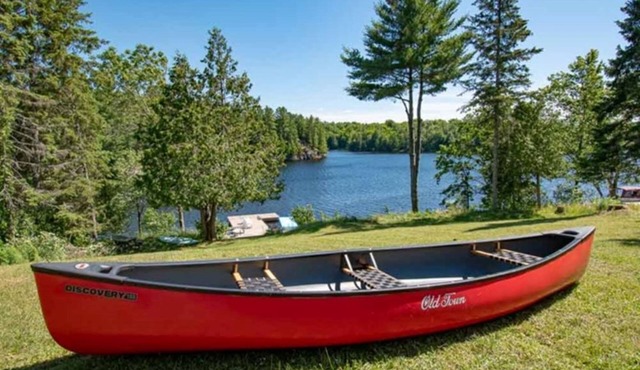 Lakeside Cove - Three Bedroom Cottage, Sleeps 10 in McKellar