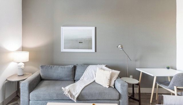 Landing | Spectacular 1BD, Courtyard, Gym in Denton