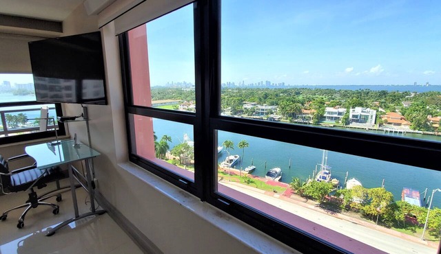 Large Connected Spacious 5-Bedroom Sunset Suite 141921 in Miami Beach