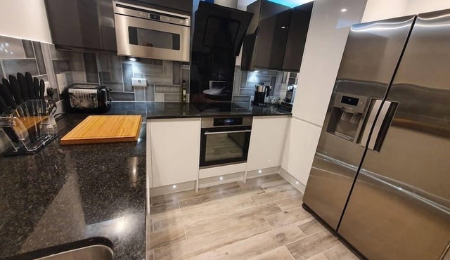 Luton Town Centre Executive Apartment in Luton