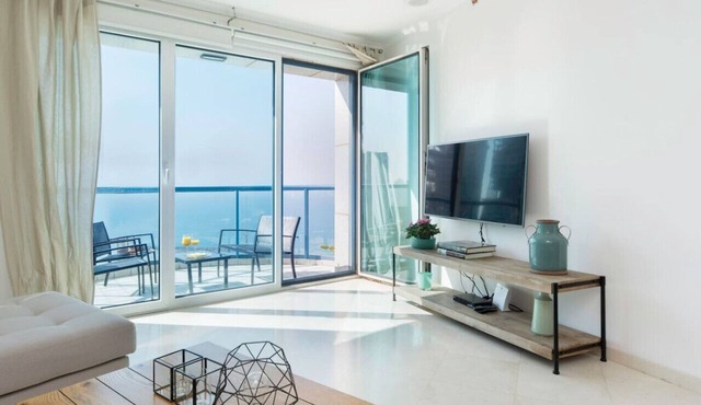 Luxurious 90sqm 2BR Beach Front in Tel Aviv