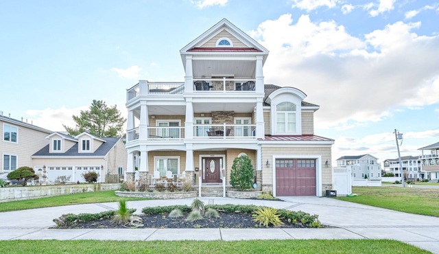 Luxury Beach Front Estate With Pool & Hot Tub Sleeps 16 in Brigantine