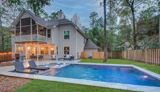 Luxury Mansion Dream Home | 6 Bed, Pool, Grill in Spring