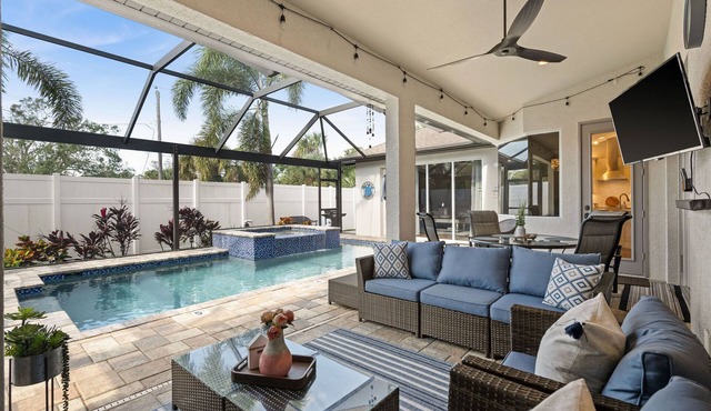 Luxury Villa-Private Heated Saltwater Pool & Spa-6 Min to Manasota Beach in Venice