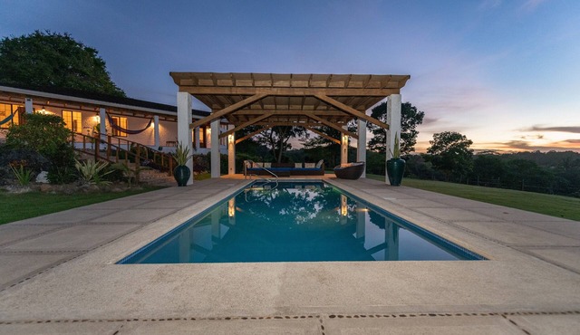 Luxury Villa with chef, pool, and beautiful gardens in Cayo District