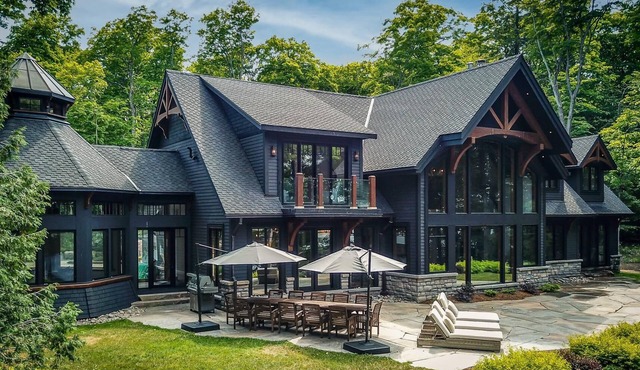 Magnificent 7bdrm 8bath luxury on Lake Joe! Hot Tub! Gym! Boathouse! Sauna! in Seguin