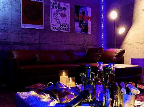 Max 28 ppl, 24 beds, 2 futons, BBQ & Darts & Karaoke, 2 parking
