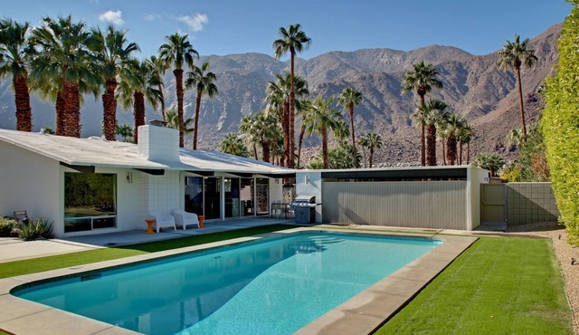 Mid-Century Modern Gem - Pool Spa Fire Pit w/Stunning Views in Vista Las Palmas in Palm Springs