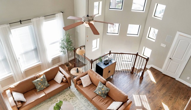 Modern Boho Chic | Downtown View | King Bed | 4BR in Houston