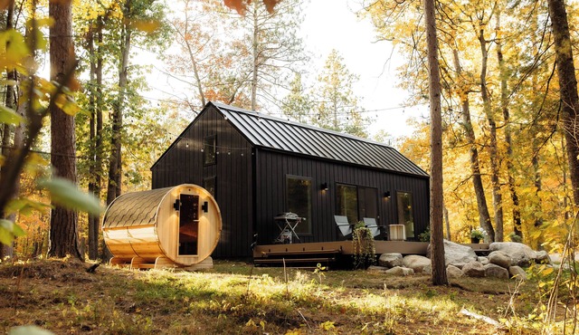 Modern Cabin in Forrest with Cedar Barrel Sauna in Hackensack