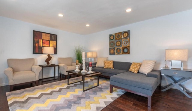 Modern Guest House Nestled in the Hollywood Hills with huge deck and WOW views! in Los Angeles