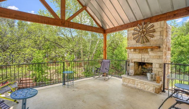 Modern Hill Country Retreat | 2 Kings Sleeps 8 in Burnet