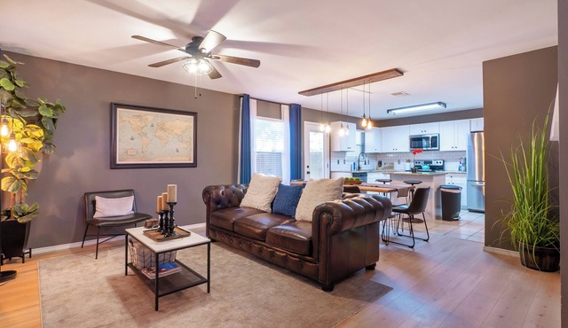 Modern Home Near Sea World w/EV-Charger, Fire Pit in San Antonio