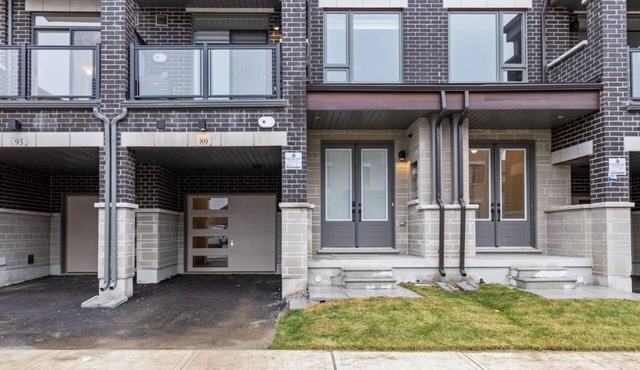 Modern Home With Parking Near Canada's Wonderland! in Vaughan