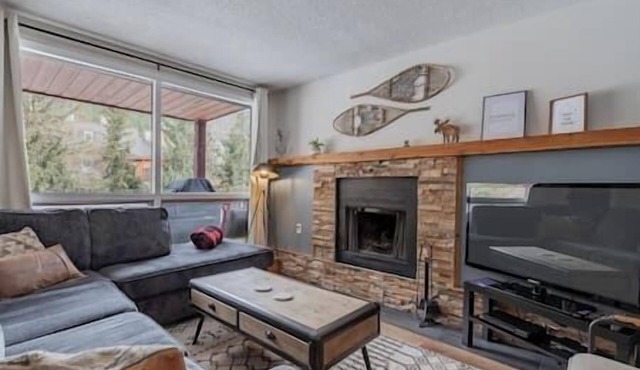 Modern Ski or Bike In-Out Condo/Superb Location in Panorama