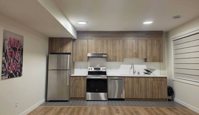 Modern & Spacious Suite close to Lake with Hot tub and Free Parking! in Chestermere