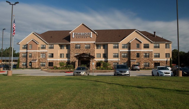 Modern Suite | Free Breakfast + Free Wi-Fi in Houston