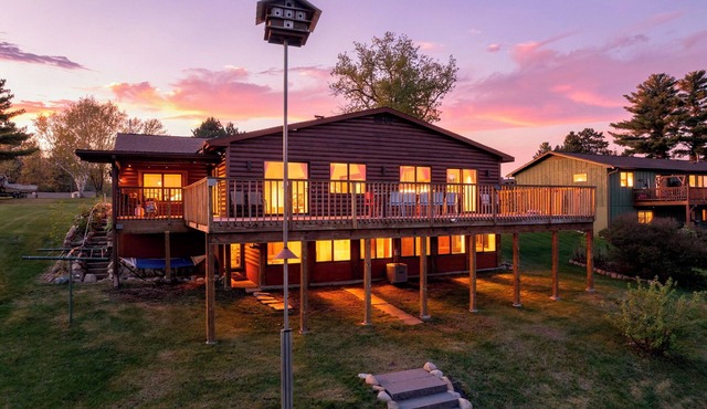 NEW 5BR+3BA+HotTub, Spacious Brainerd Lakeside Escape in Brainerd