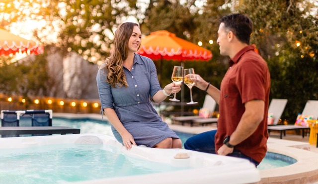 New Austin Luxe Retreat with Heated Pool+Arcade+Theater+Fire Pit in Austin