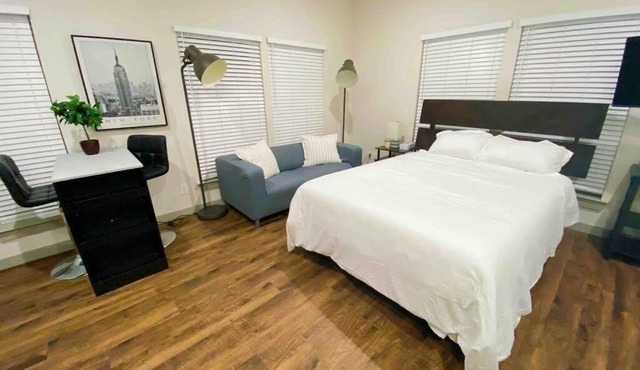 NEW Modern Studio Lower Greenville with Free Coffee in Dallas