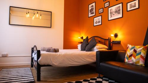 NEWLY Refurbed - Large Studio Apt With Private Parking in Exeter