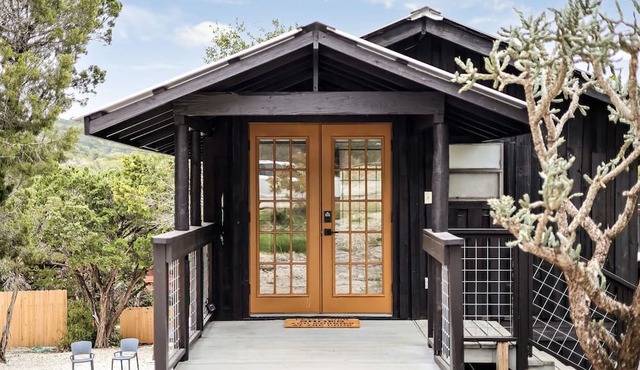 Outstanding Modern Cabin with Spectacular Outdoor and Indoor Areas in Texas in Leander