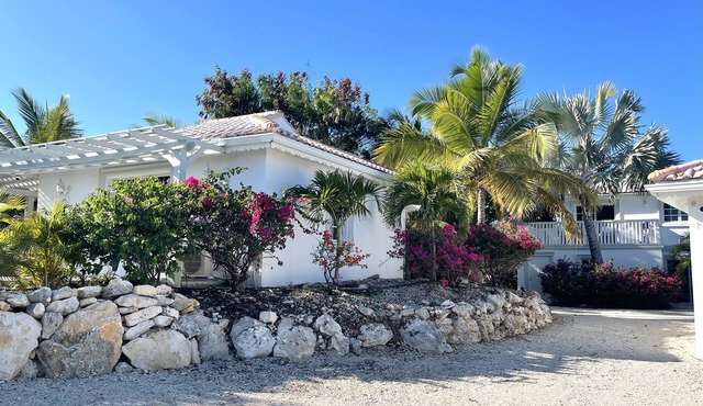 Palm Breeze Bay Cottage in Cooper Jack Bay Settlement