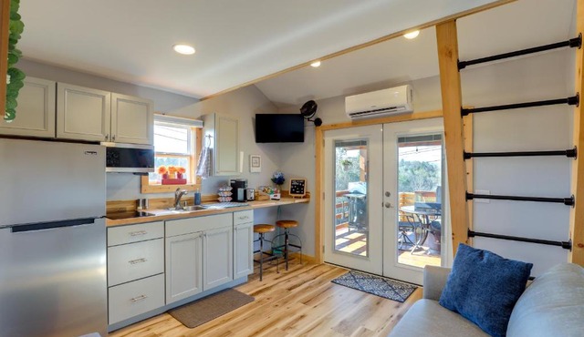 Pet-Friendly Studio w/Hot Tub & Views in Marshall in Marshall