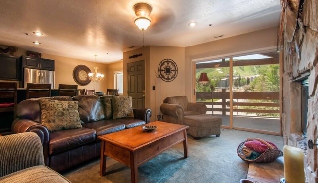 Platinum Rated 2BR Sleeps 7/8 Walk to the Slopes, Downtown. Location,Location! in Park City