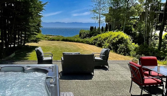 Points West Oceanfront Resort 3 Bed Ocean Point House A in Sooke