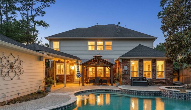 Private Pool & Hot Tub | 5BR Near The Woodlands | Quiet Neighborhood | King Suite in Conroe