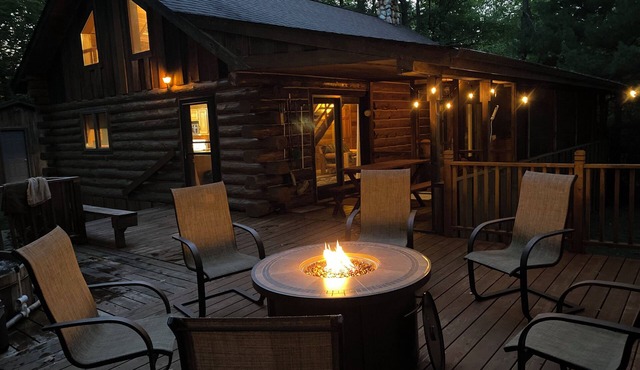 Private Trillium Lake Log Cabin-Sauna & Nature Escape in Hackensack