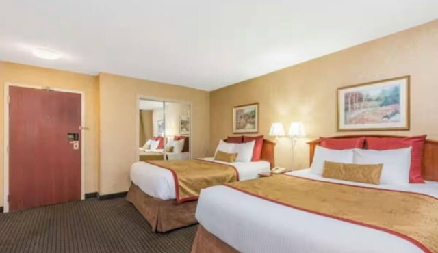 Relax in a Welcoming Suite w/Sofa Bed Near Top Lancaster Attractions in Lancaster