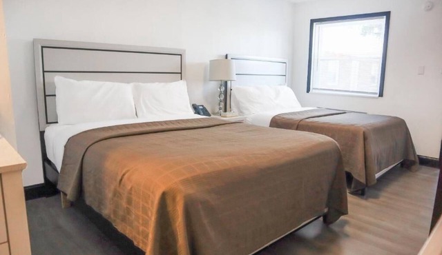Relaxing Room near Dutch Wonderland – Parking on Premises in Ronks