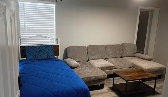 Remodelded 2 bedroom upstairs duplex near Ocean Dr, downtown. Large fenced yard. in Corpus Christi
