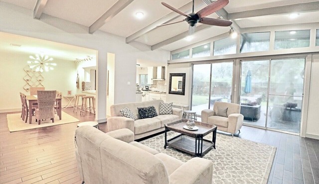 Renovated 4 Bedroom, 3 Bath Private Home Fully-furnished near MDA, TMC, Galleria in Houston