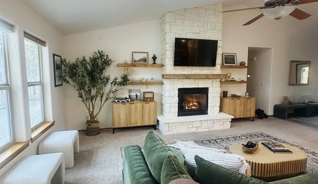 River Mountain Retreat 5BR House w/Dual Masters + Pool, Tennis & River Access in Bend