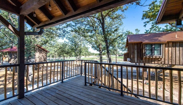 Romantic Tree House for Texas Glamping in Elm Mott in Elm Mott