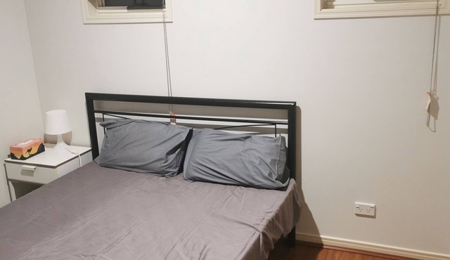 Shared house with other guests near shopping center and theme park in Upper Coomera