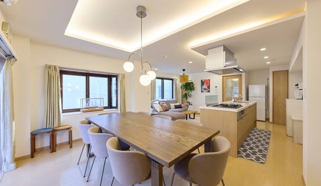 Shinagawa | 3BR 120 sq.m. House | Great Airport Access | Blue & Light