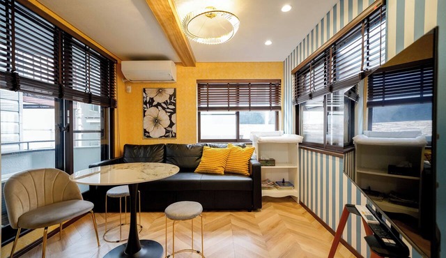 Shibuya Ward, Central Area, Ideal for Families and Groups, Many Private Rooms, Separate Bathroom and Toilet Areas, Within Walking Distance of the Shibuya and Roppongi Areas, 100 meters to the bus stop