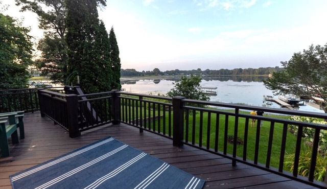 Shoreview Lakeside Cottage in Shoreview
