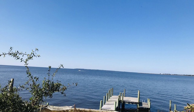 Soundfront with Gorgeous View and Private Pier! in Kill Devil Hills