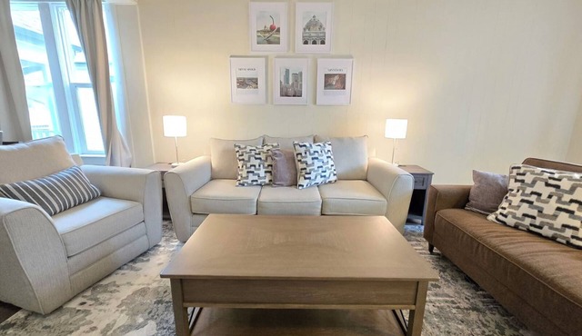 Spacious 5-bedroom house in delightful Saint Paul with WiFi, AC in Saint Paul