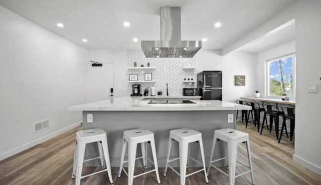 Spacious Apt w/2BR - City Center in Pasadena