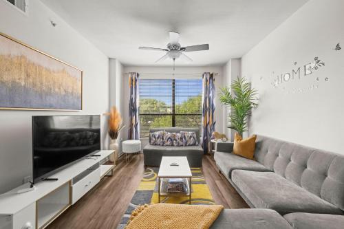 Spacious Blessed HOME for blessed guests at the Domain in Austin