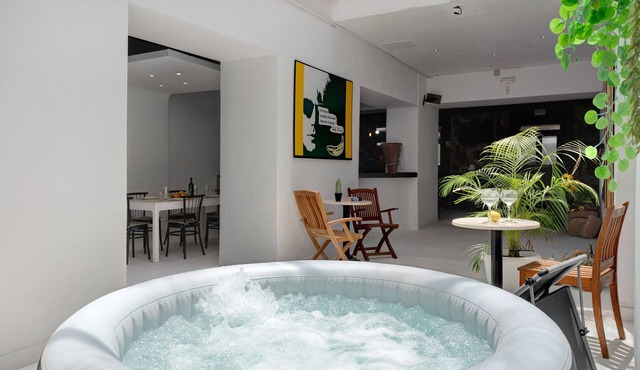 Spacious, Bright Rustic Loft in City Center – Ideal for Groups in Arrecife